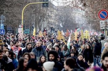 Polémica protesta empaña el día 1 de los Juegos Olímpicos de Invierno en Italia