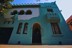 Tiene 13 piezas y 9 baños: ¿cuánto cuesta el arriendo de la casa del expresidente Boric en el Barrio Yungay?