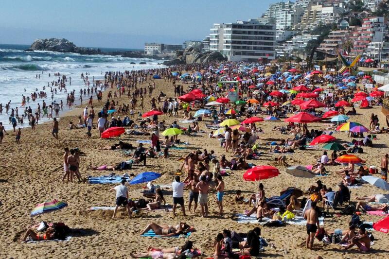 Entérate cuánto sale viajar y vacacionar por un fin de semana en Reñaca durante este verano, y qué panoramas ofrece la ciudad. Foto: Agencia ATON.