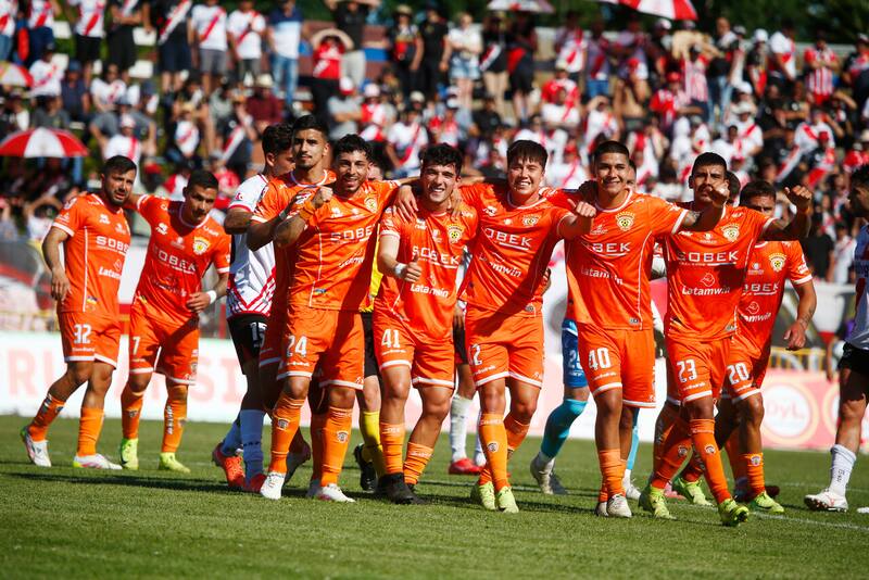 Hoy están enfrentando a Wanderers en cuartos, pero si se confirma el fallo, irán directamente a semis y Copiapó jugará con los Caturros. Foto: Agencia Aton.