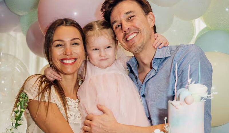 Pampita junto a su hija y Roberto García Moritán.