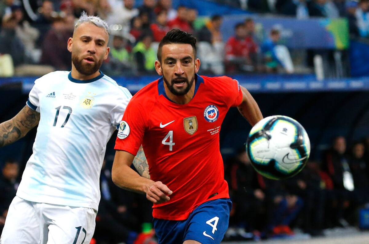 Bermúdez pide a Mauricio Isla: "Boca necesita esta clase de jugador"