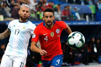 Bermúdez pide a Mauricio Isla: "Boca necesita esta clase de jugador"