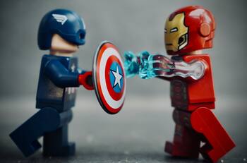 Estos serían los poderes de las comunas de la RM si fueran superhéroes, según la IA