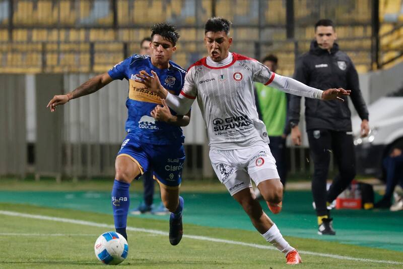 retornará a Colo Colo el próximo año y le llueven los elogios por su buen presente en Unión La Calera. Foto: Aton.