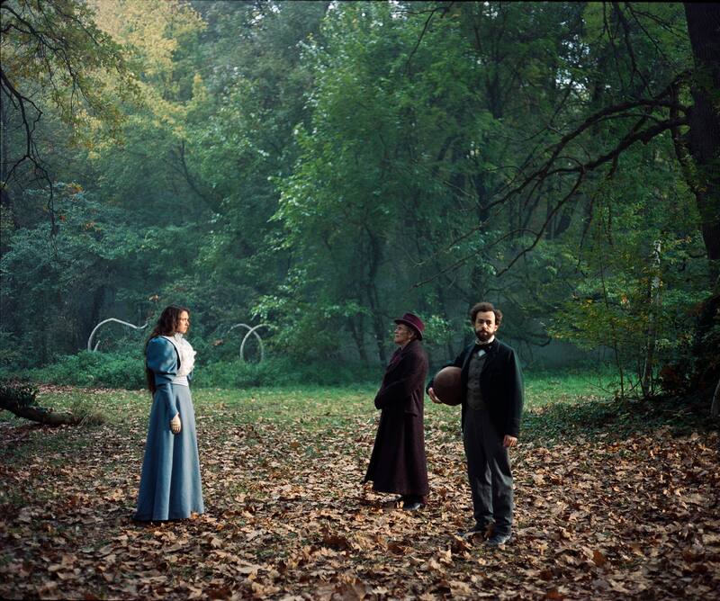 (From L-R:) Margaret Qualley, Willem Dafoe and Ramy Youssef in POOR THINGS. Photo by Yorgos Lanthimos. Courtesy of Searchlight Pictures. © 2023 20th Century Studios All Rights Reserved.