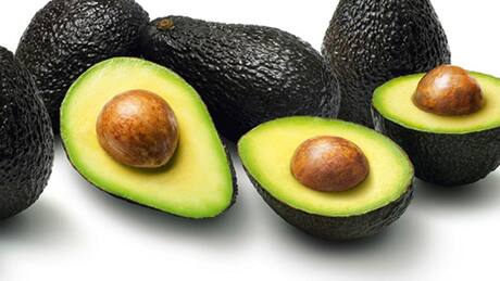 “Ni siquiera en el plato quedarán restos”: El truco del momento para conservar la palta molida por hasta 24 horas