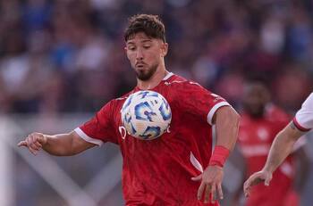 Hinchas de Independiente pierden la paciencia con Felipe Loyola tras dura derrota