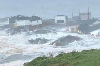 VIDEO | Huracán Fiona arrasa con todo en Canadá: Decenas de viviendas fueron arrastradas al mar y 500.000 hogares quedan sin electricidad