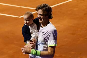 Imagen | ¡Crece la Familia del Tenis Chileno! Nicolás Jarry presentó a Santiago, su segundo hijo