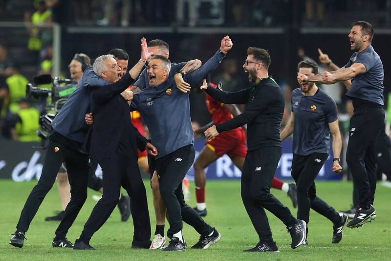 José Mourinho ganó la Conference League con la Roma (Foto: EFE)