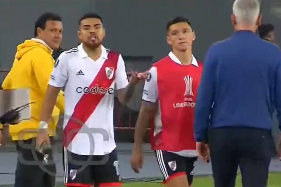 El defensor chileno de River Plate terminó muy molesto en el empate con Sporting Cristal.