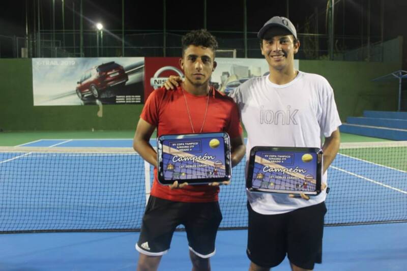 Una foto del chileno (a la izquierda de la foto) mientras disputaba los certámenes de la categoría junior.