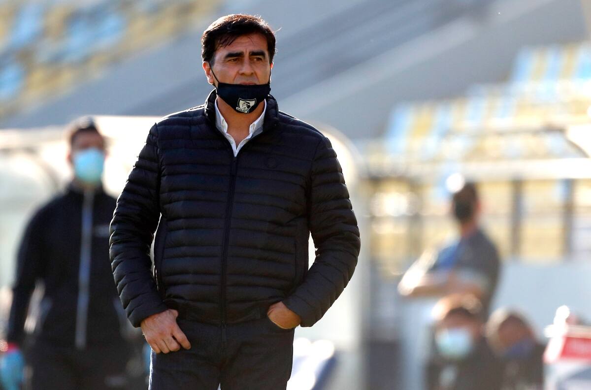 Gustavo Quinteros decidió quiénes conformarán el mediocampo de Colo Colo ante la UC