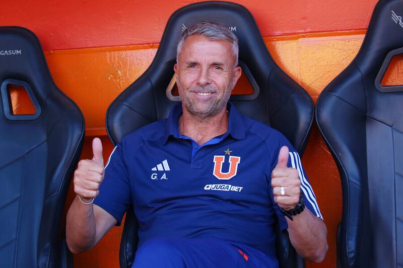 Gustavo Álvarez valoró el triunfo de Universidad de Chile. Foto: Aton.
