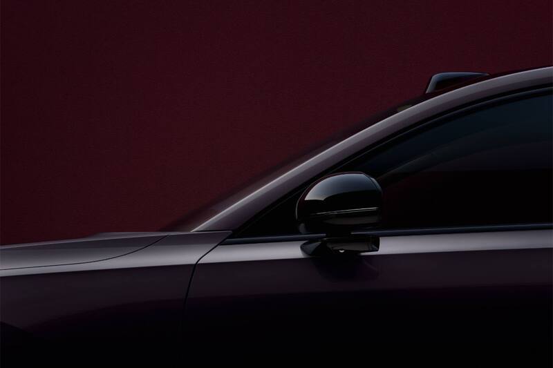 El Volvo ES90 debutará el 5 de marzo de 2025