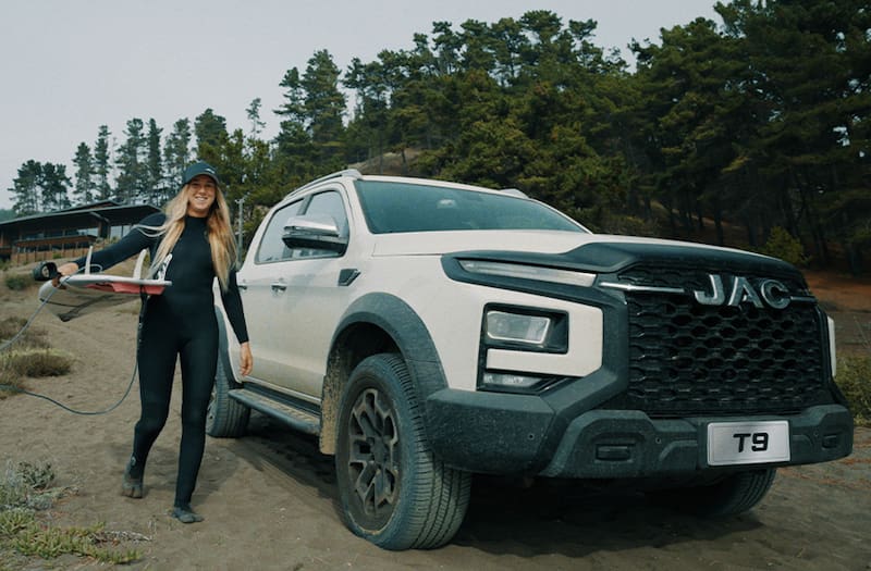 con su JAC T9.