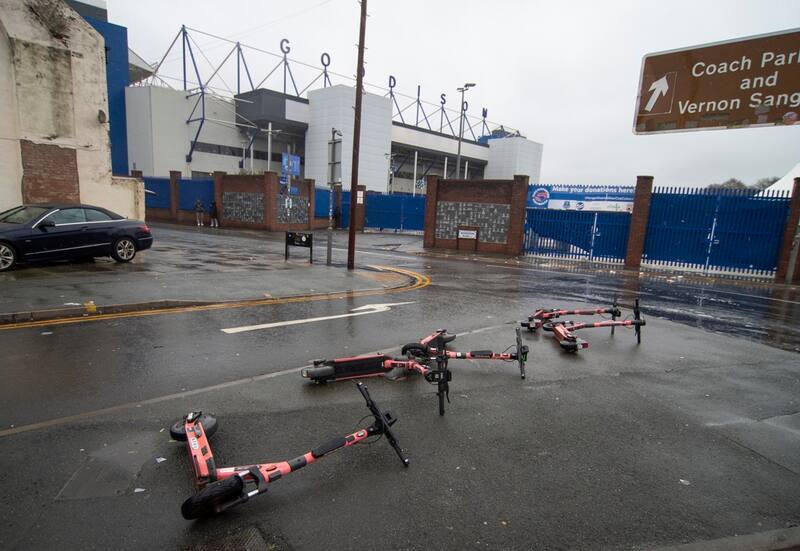 este sábado por la Tormenta Darragh, que obligó a suspender el derbi entre el Everton y Liverpool. (EFE).