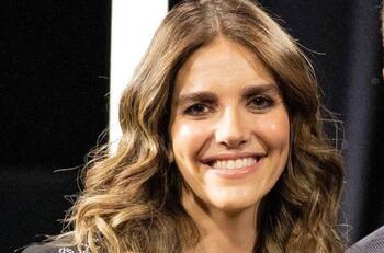 "Va a llegar a puro comer": Las bromas de María Luisa Godoy en evento solidario junto a varios artistas urbanos