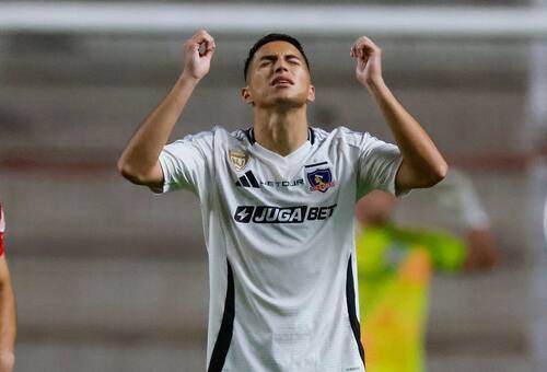 El defensa volvería a la titularidad en Colo Colo. Foto: Aton.