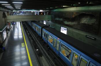 Metro de Santiago suspende servicio en cinco estaciones de Línea 2 por persona en la vía: Revisa aquí rutas alternativas