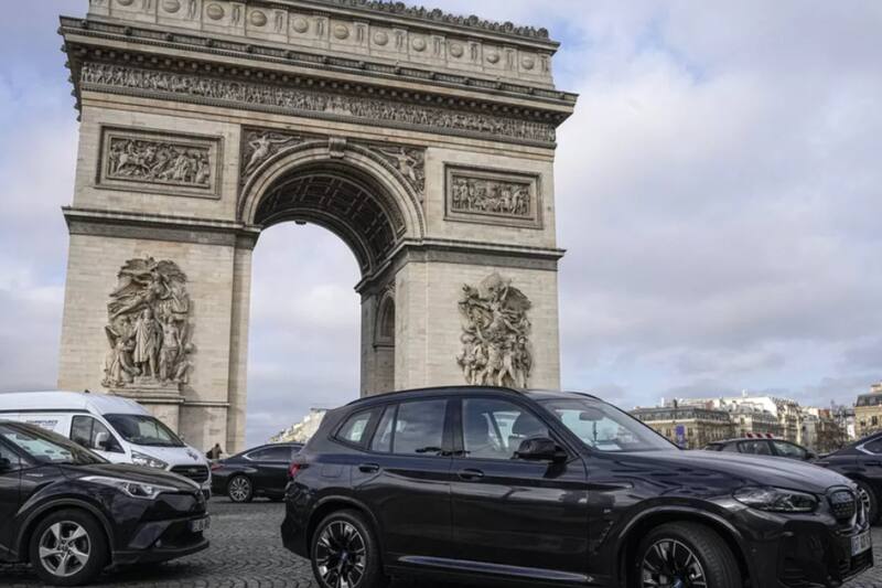 Los SUV ahora tienen un costo de estacionamiento más caro en París