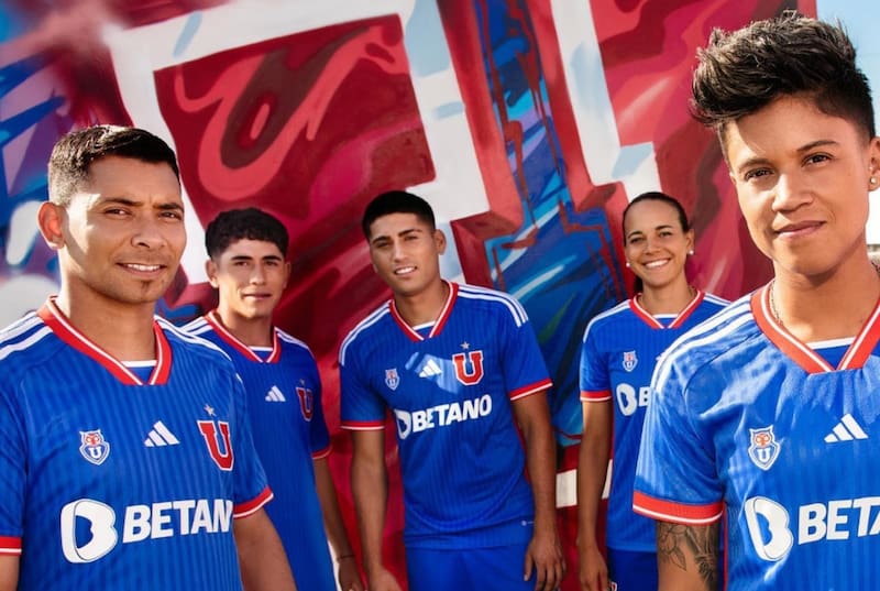 Universidad de Chile presentó su nueva camiseta 2023/2024