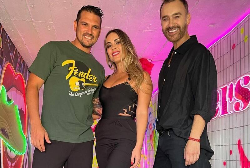 Mark González junto a Maura Rivera y Jordi Castell.