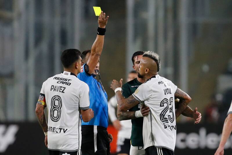 Arturo Vidal podría perderse el Clásico ante la UC por amarillas.