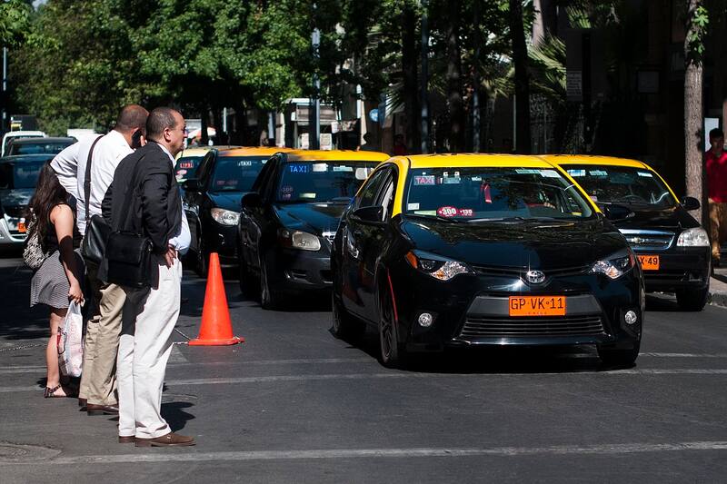 Santiago 10 enero 2018.
Aprueban en comision mixta del Proyecto de Ley que reduce la velocidad en zona urbana de 60 a 50 kilometros por hora.
Sergio Pina/Aton Chile