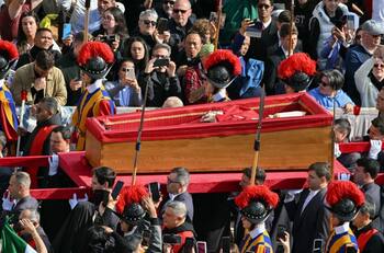 VIDEO| Así ingresó el féretro del Papa Francisco a la basílica de San Pedro