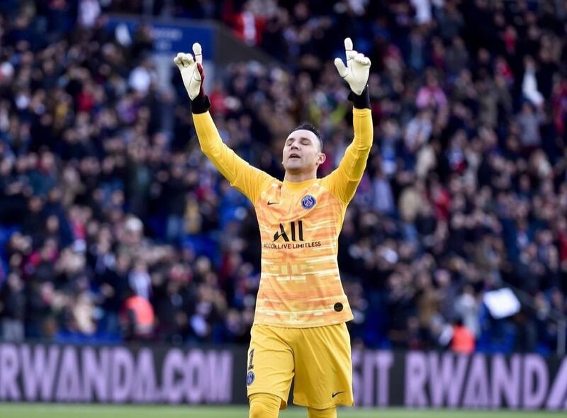 Keylor Navas es una de las opciones que maneja el Barcelona.