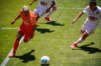 El festejo de Nicolás Maturana tras aprobar la enseñanza media