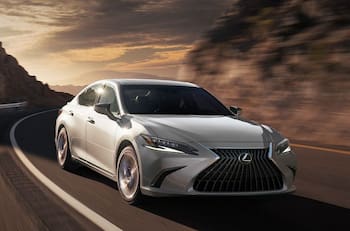 Lexus ES300h: Este es el polémico auto aprobado por la Corte Suprema para los jueces chilenos