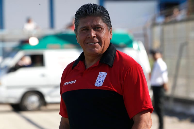 El talentoso exseleccionado nacional y actual entrenador se mostró escéptico frente a algunos principios que dominan el fútbol joven.