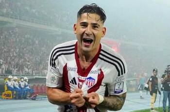 Fue cuestionado en Colo Colo, ahora es el máximo goleador de su equipo y está a 90 minutos de ser campeón