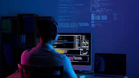 Estas son las cinco carreras del futuro que todo joven debería estudiar en 2026