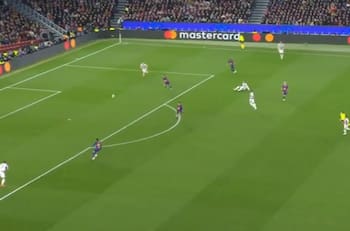 VIDEO | El error garrafal del Newcastle que cerró la inolvidable goleada del Barcelona en Champions League