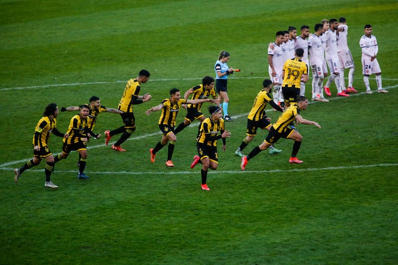 Fernández Vial utilizó la boleta de garantía para pagarle a sus jugadores.