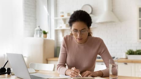 Aumenta el desempleo femenino en Chile: ¿Qué cursos ofrece el Sence a mujeres que quieran emprender?