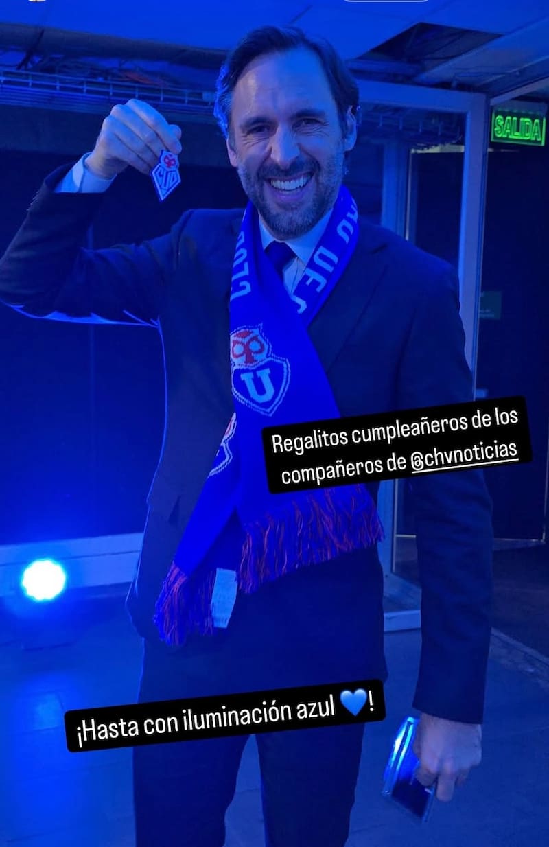 El periodista se lució con sus regalos de la U de Chile.