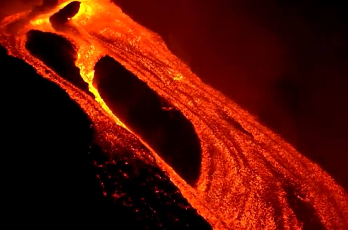 VIDEO | Increíbles imágenes de una nueva erupción del volcán Etna, uno de los más activos del mundo