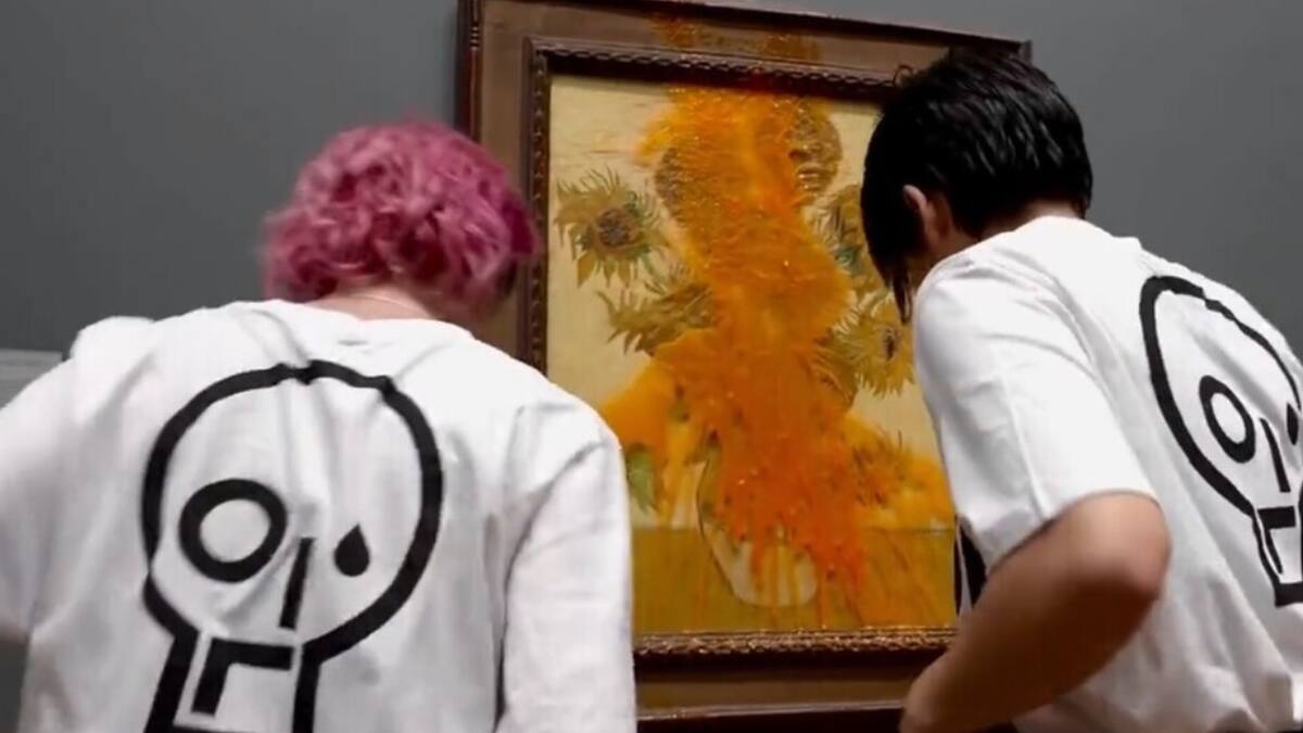VIDEO | Dos activistas por el cambio climático lanzaron sopa contra cuadro "Los Girasoles" de Van Gogh en Londres