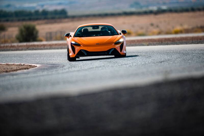 EL McLaren Artura mejora potencia en su versión 2025