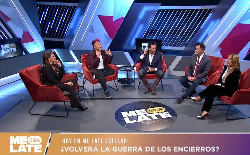 Panel de "Me Late Estelar" presenciando el reencuentro televisivo de Sergio Rojas y Cathy Barriga.