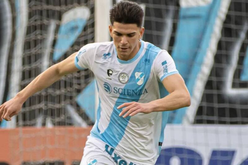 Defensor argentino que llega a Limache, tras jugar 26 partidos en Temperley en la temporada pasada.