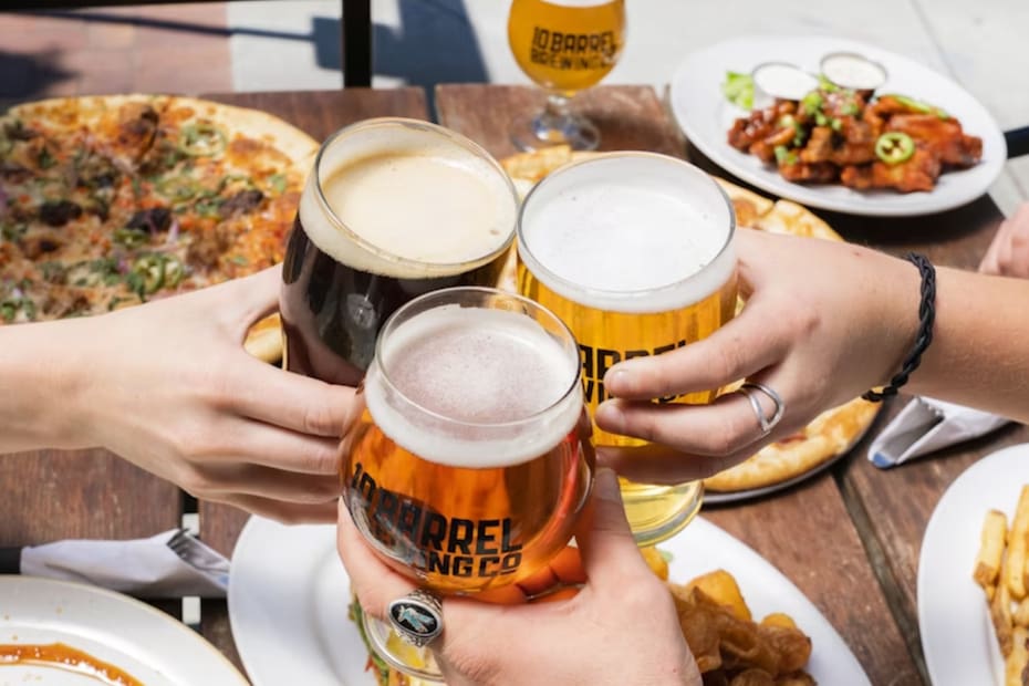 Indica que el sábado a la noche es el momento favorito de los chilenos para pedir cerveza.