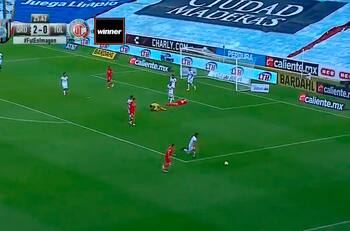 Terminó en el hospital: Arquero del Querétaro se desmayó luego de choque