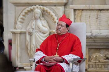 El cardenal mexicano Norberto Rivera ya no está entubado