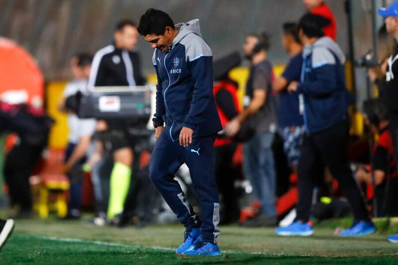 La UC está cerca de amarrar a su nuevo DT: Rodrigo Valenzuela está como interino. Foto: Aton.